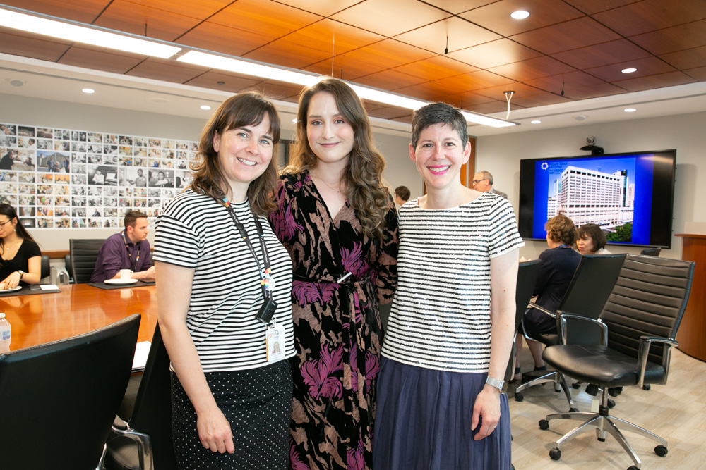 Dr. Aislynn Torfason (centre) with award sponsor Dr. Lesley Wiesenfeld (right) 