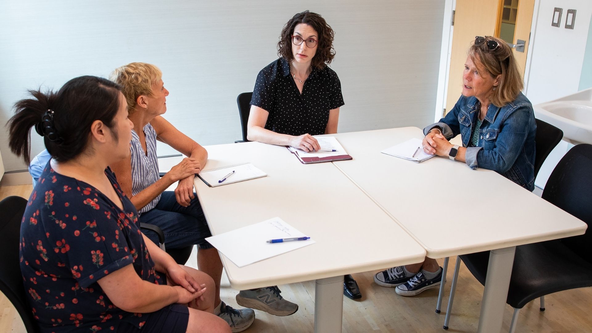 Dr. Rhonda Feldman, psychologist and mental health clinician, leads a CARERS Group at the Reitman Centre for Alzheimer’s Support and Training. 