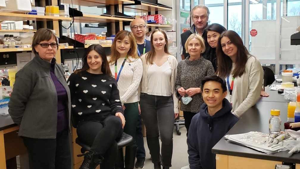 Photo of Dr. Andras Nagy and his lab team.