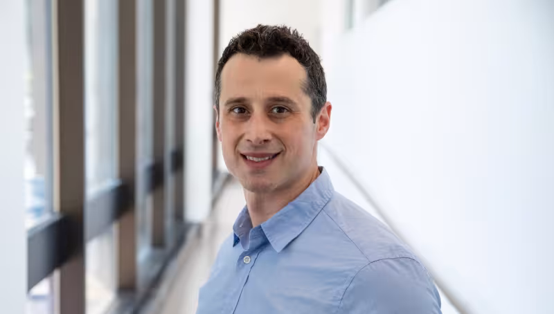 Dr. Ben-Yakov smiling in a blue shirt.