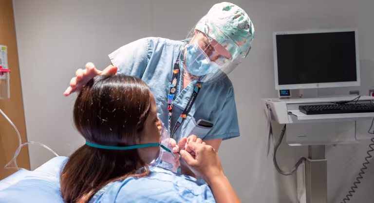 Respiratory Therapist demonstrates how to apply oxygen therapy with Registered Nurse